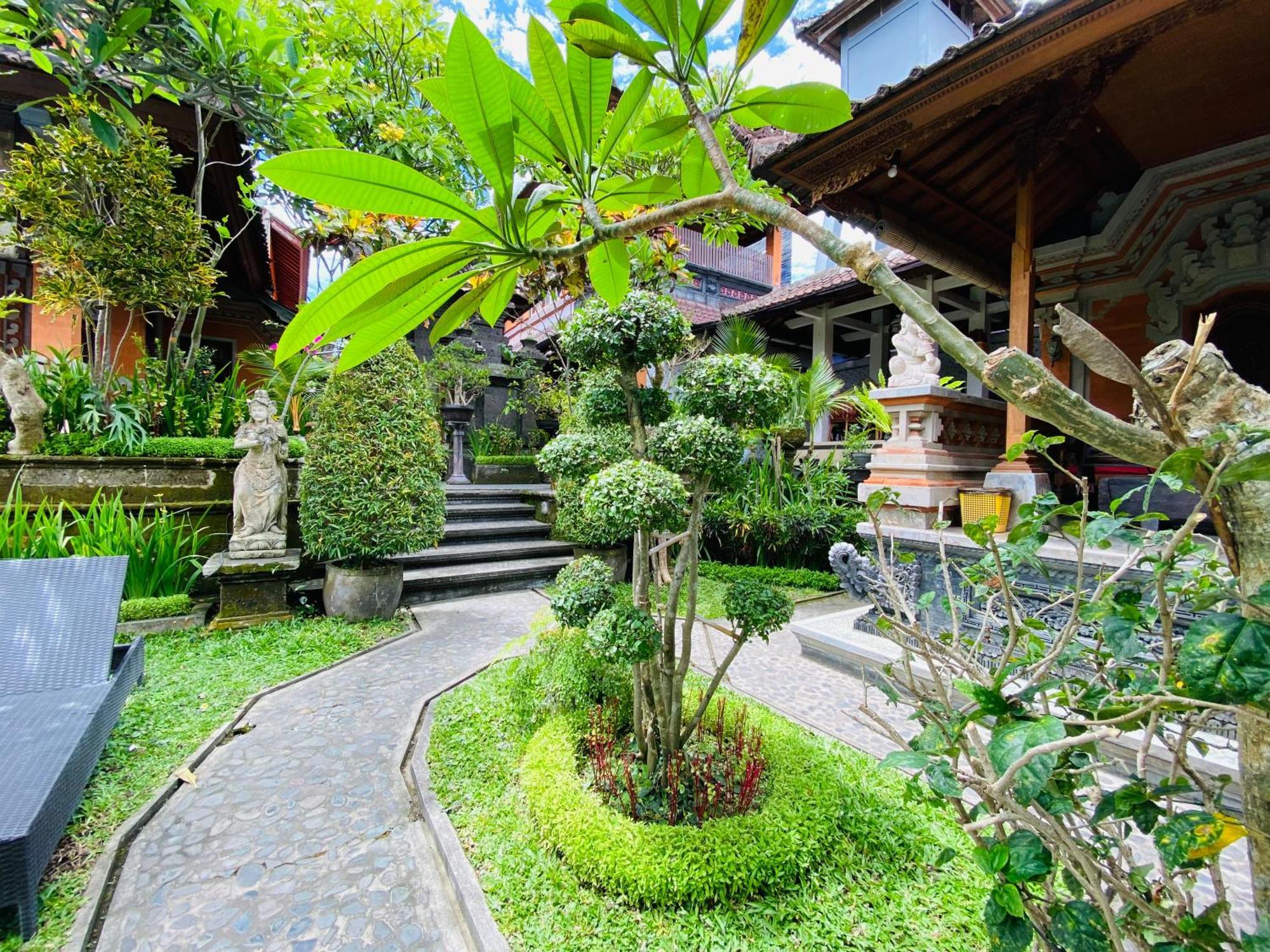 Aura Bisma Guesthouse Ubud  Exterior photo