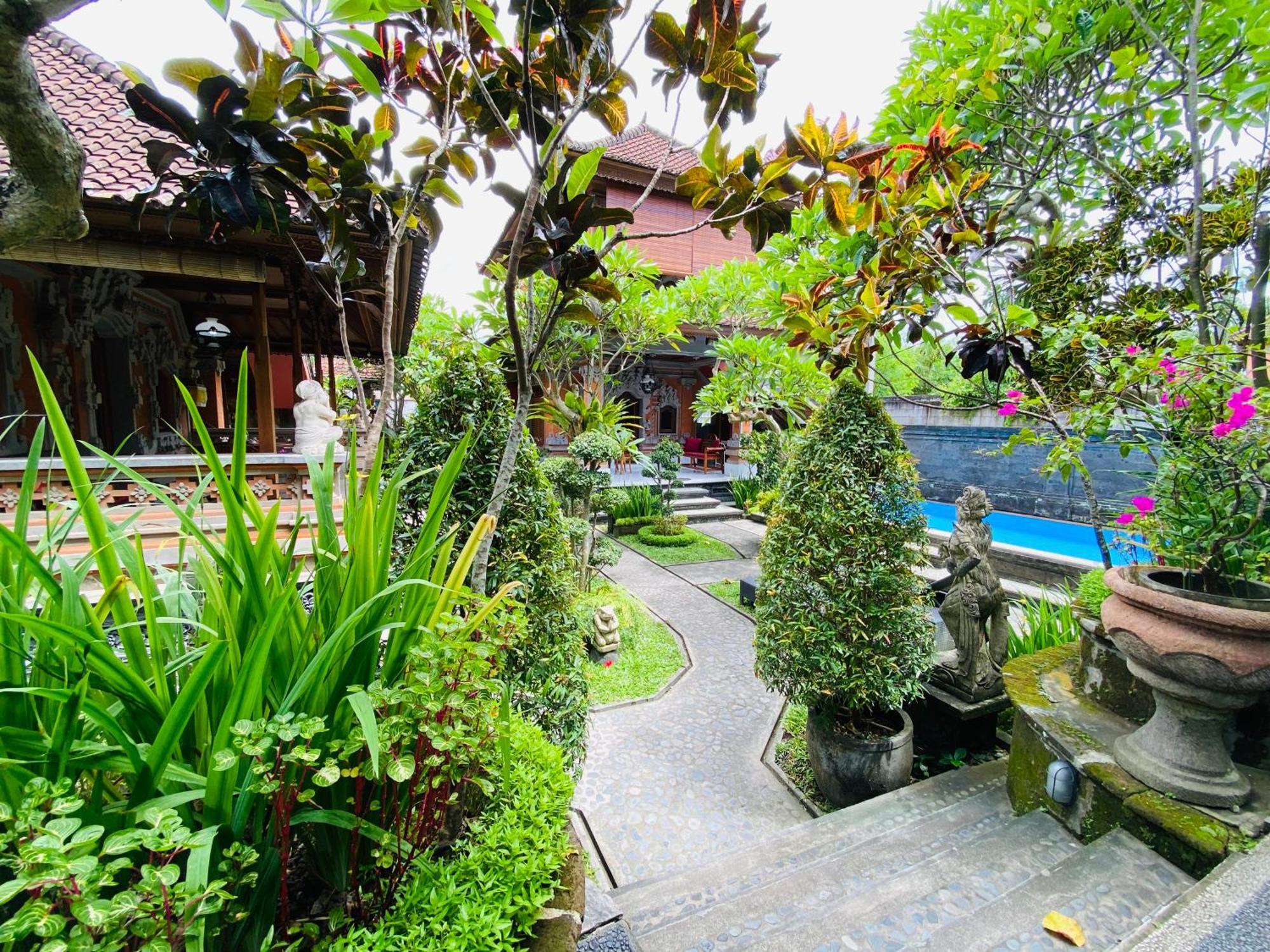 Aura Bisma Guesthouse Ubud  Exterior photo